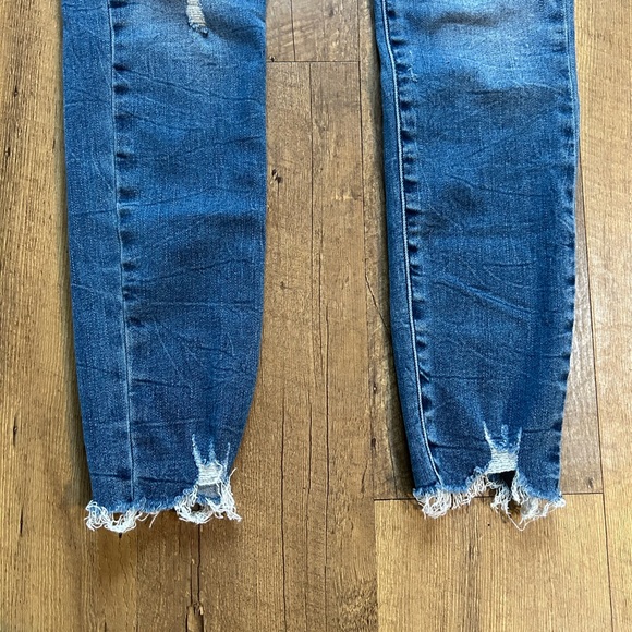 Lucky Brand Ava Skinny Jeans Mid Rise Distressed Raw Hem Medium Wash Size 2/26 - Picture 3 of 14